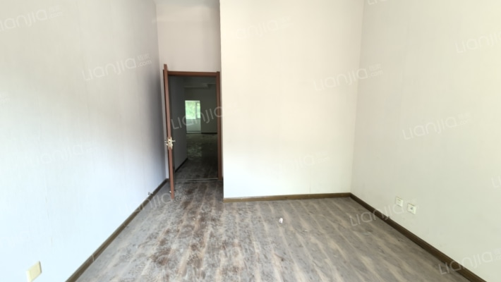 高铁板块，联排别墅，下沉花园，私家车库-卧室B