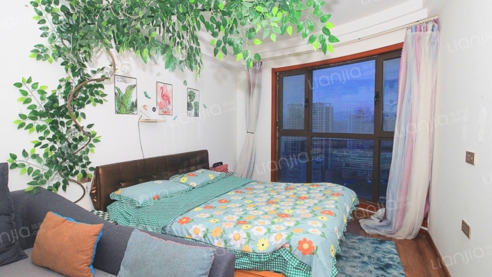 九龙广场45平一室公寓精装房29万拎包入住，可贷款诚售-客厅