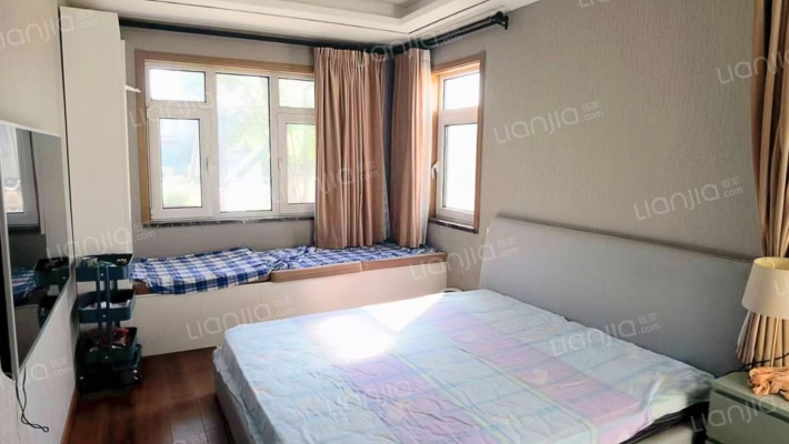 急售临湖大独栋别墅，精装修，价格美丽，风景独好-卧室A