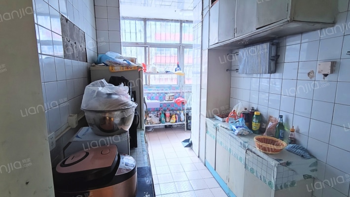 开发区，双语，低楼层，集中供暖三居-厨房