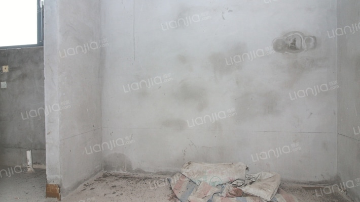 京港澳高速出口优质别墅，小区环境优雅，物业管理完善-衣帽间