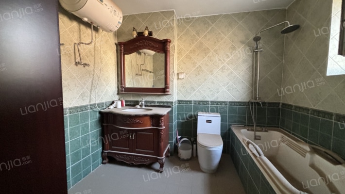 联排别墅，诚意出售，房本在手，随时过户.-卫生间A