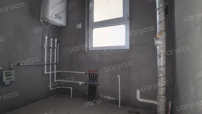 总高18层，户型方正，中高楼层，小区环境优美-厨房