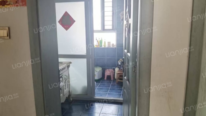 西丁三义附近板楼3层120平三居双卫49万-卫生间A