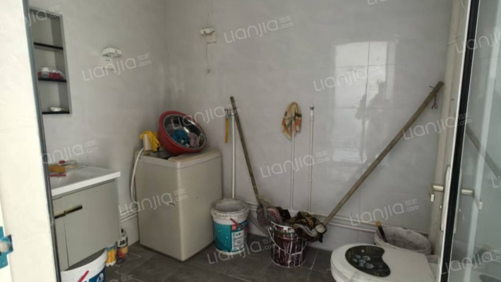 采光好，视野好，田野风光尽收眼底，业主自助标准精装-卫生间