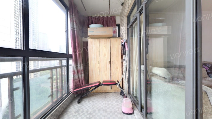 渝中区大坪一室一厅 出行方便 可以上马甲堡-阳台