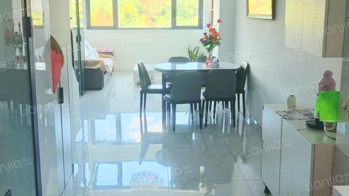 亿坤国际汽车城二手房实景图