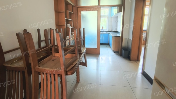 新府阳光，市中  心，满五唯一，距离二康400米-餐厅