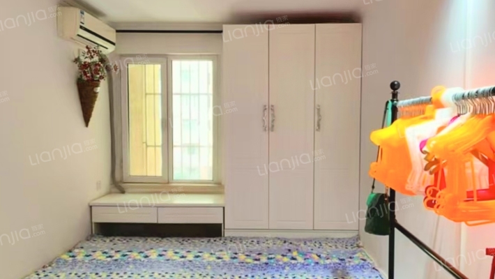 水岸花城，好房源，环境好，交通便利。-卧室B