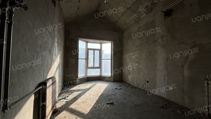 华阳别墅小区是独栋的，带一个小院，小区环境优美-卫生间C