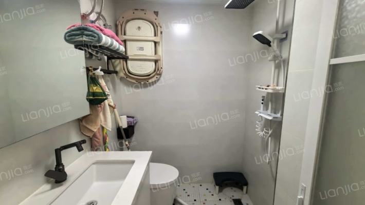 自住装修，二康旁，有电梯，配套齐全-卫生间