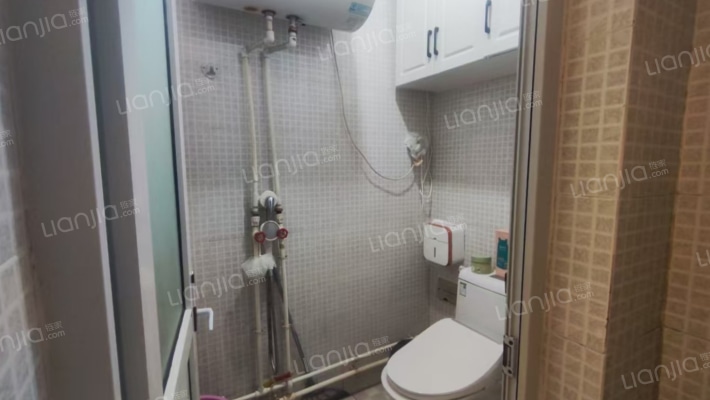 开发区 公园壹号 西向2居室 精装满五 一层 随时看房-卫生间