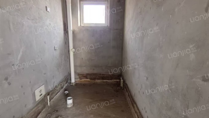 东京都独栋别墅 毛坯 大院子 上下两层 采光好-卫生间C