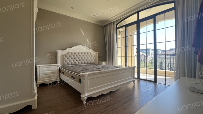 绿城蓝湾小镇·蝶兰轩南区二手房实景图