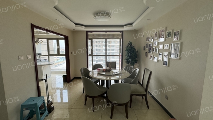 御景园南北通透大三居，三室两厅两卫-餐厅