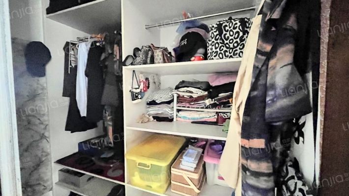 房子集中供暖 复试一跃二适宜各年龄段人群采光户型好-储物间