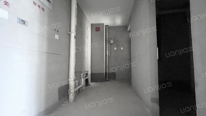 房子，毛坯房，户型方正没有浪费空间，房子集中供暖.-厨房