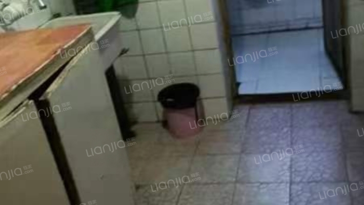 建设路南北两居中间层，生活方便单价低-厨房