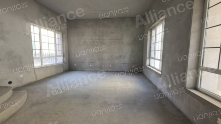 联排边户 带大院子 房本满 户型方正-客厅A