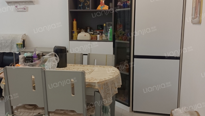 七十年大产权   精装两居  小区环境好-餐厅