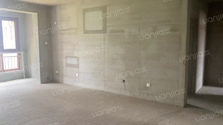 金品时代 三居室 毛坯房 房本税费低  高品质社区-客厅