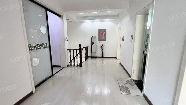 房子集中供暖 复试一跃二适宜各年龄段人群采光户型好-过道