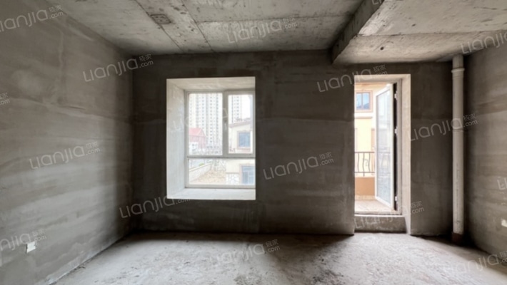 哈弗小镇联排别墅，房本满二带地下室，打造绿色生态社-客厅A