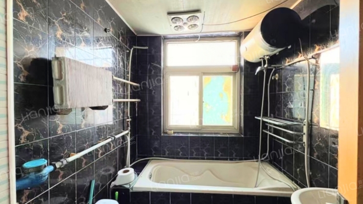 名流公寓 南北通透大两居 中间楼层 简单装修-卫生间