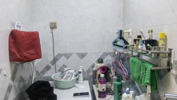 三利中和城一期南向大两居，采光好位置好门口838车站-卫生间