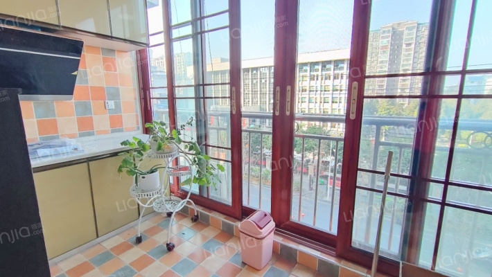 九龙山庄 精装一房急售 户型通透 位置佳-阳台