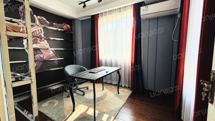 京都颐和城 5室2厅 南 西 北-衣帽间