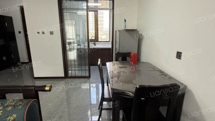 鸿坤理想尔湾 4室2厅 南 北-餐厅