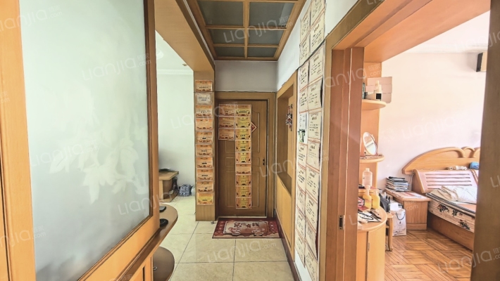 满五，唯一。税费低，南北通透，大三居，采光好，-过道