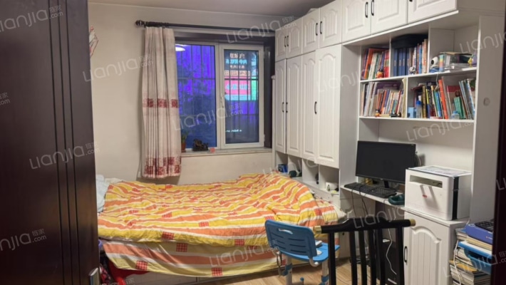 房本满五年，南北通透的三居两卫，好楼层，好户型。-卧室B