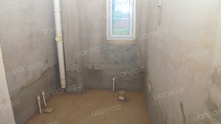 爱丁堡，南入户，，类独栋，房本满五唯一，随意装修-卫生间C