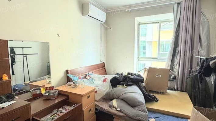 鼓楼大街边上的3居室  4层  价格美丽的很-卧室C