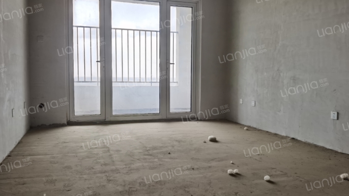 小区位于高尔夫别墅里 安保措施齐全 环境优美-客厅