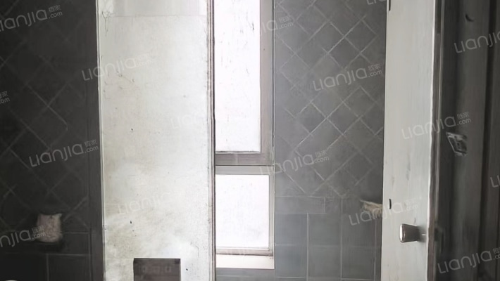 京都影视城花园GAVⅡ期 3室2厅 南 北-卫生间A