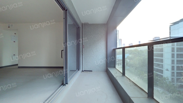 大坪品质楼盘，玻璃幕墙大视野，清水大平层-阳台B