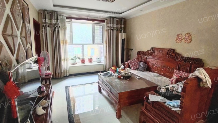 名流美域，满二，简单装修，小区环境优美，看房方便-客厅