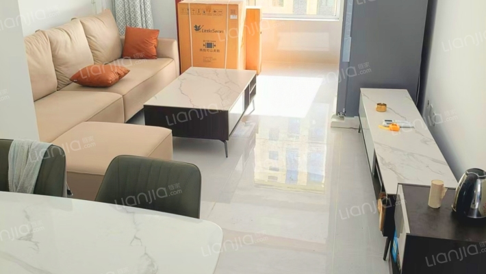 众人翡丽湾二手房实景图