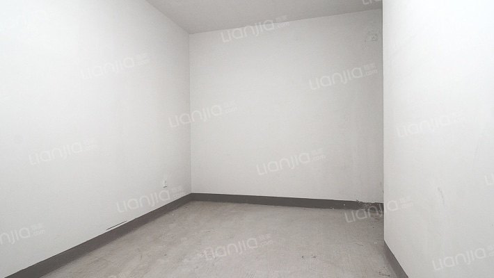 高铁新干线，高层顶层复式，少见的户型，看房方便。-卧室C