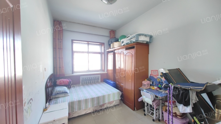 此房满五 中间楼层  生活配套齐全-卧室C