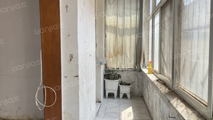 市医院北侧市直小区一层 两居 带小房-阳台