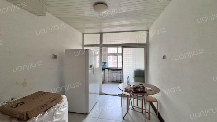 二康医院南侧新府阳光南北通透两居，带地下室-餐厅