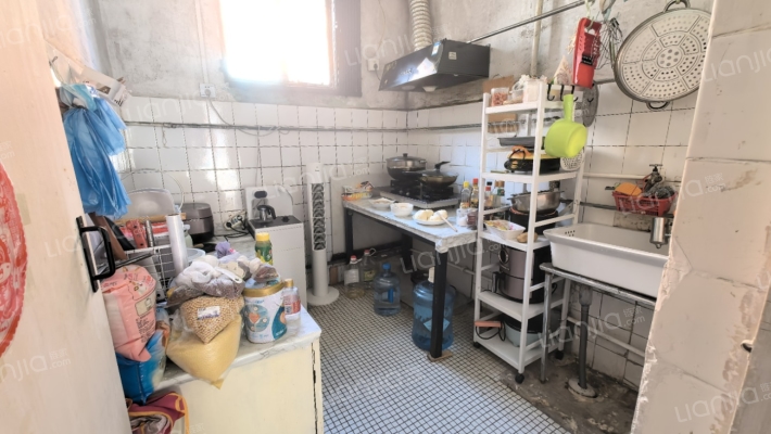 房本满五 过户费低 三连排。。-厨房