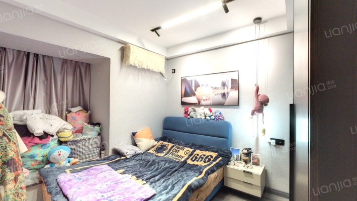 九龙坡区中建品质精装修四房业主诚心出售小区环境优雅-卧室C