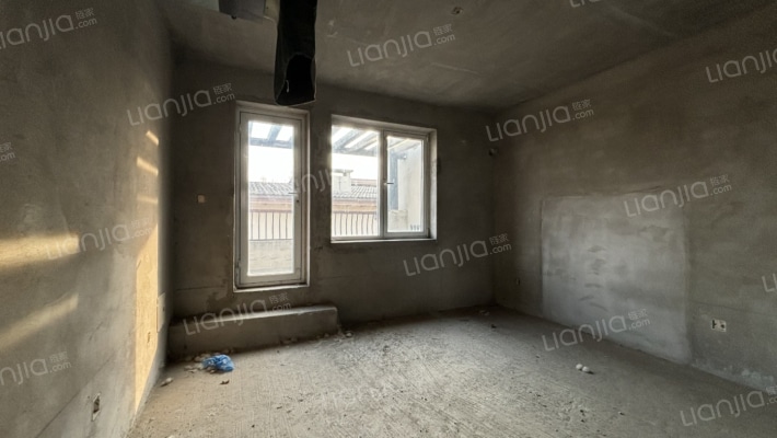 联排别墅，诚意出售，房本在手，随时过户.-卫生间D