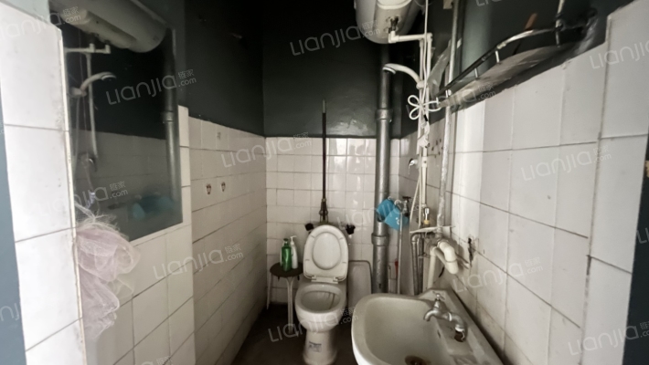 物探三号院永安小区两居业主急售-卫生间