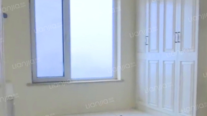 近火车站，出门就是菜市场，南北通透三居室，靠谱卖-卧室C